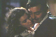 Scarlett a fait un cauchemar, Rhett la rassure